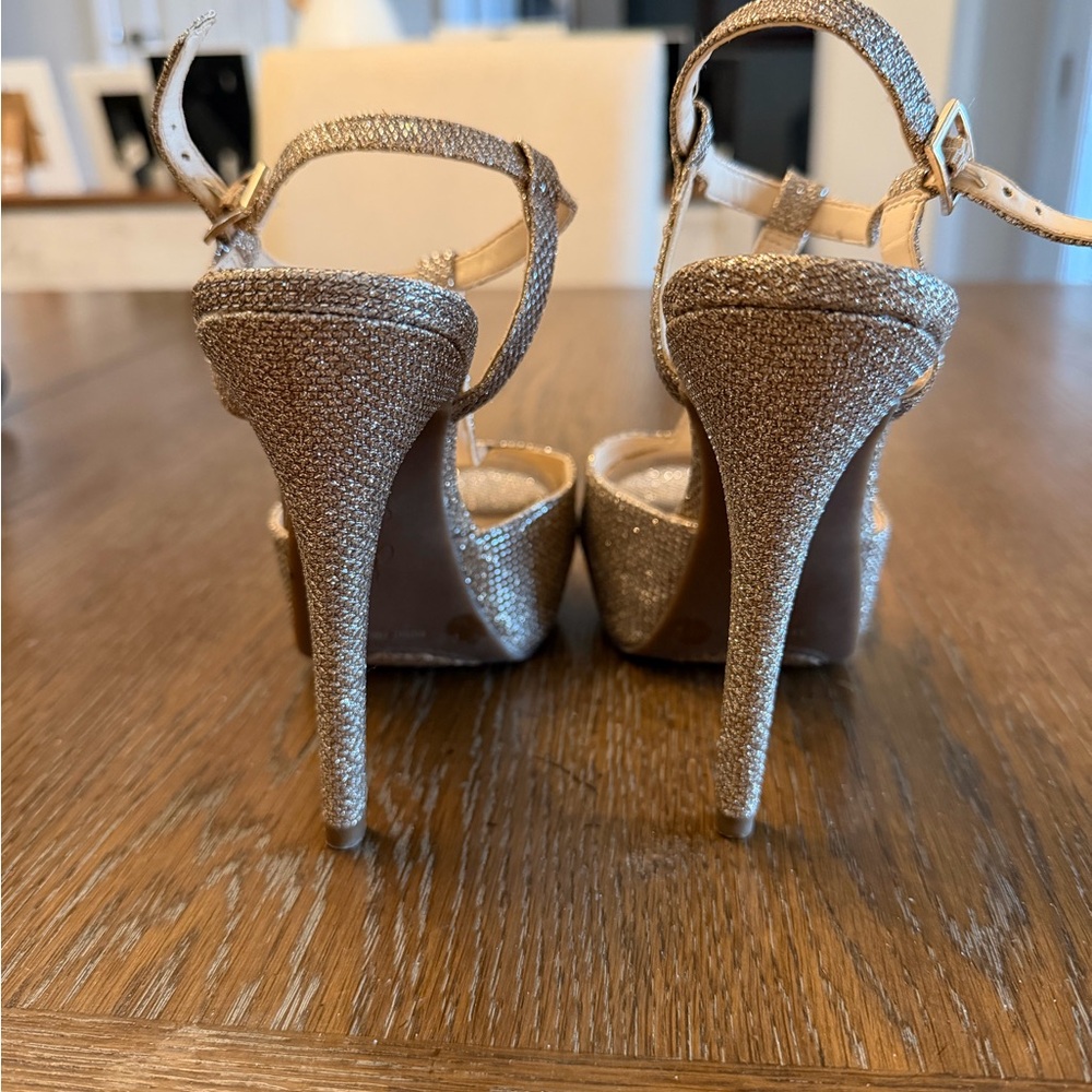 Jessica Simpson Gold T-Strap Heels - Picture 4 of 5